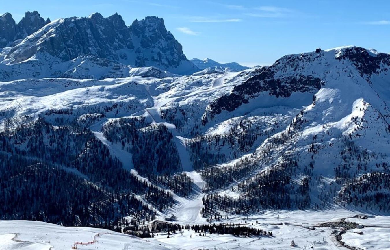 3241162S-Pellegrino-panorama-da-cima-uomo.jpg